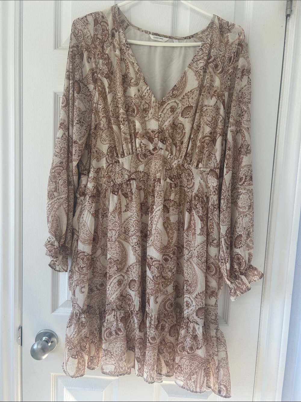 Reitmans Cream and Brown Paisley V-Neck Long Sleeve Dress